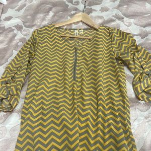 Dress top with zipper